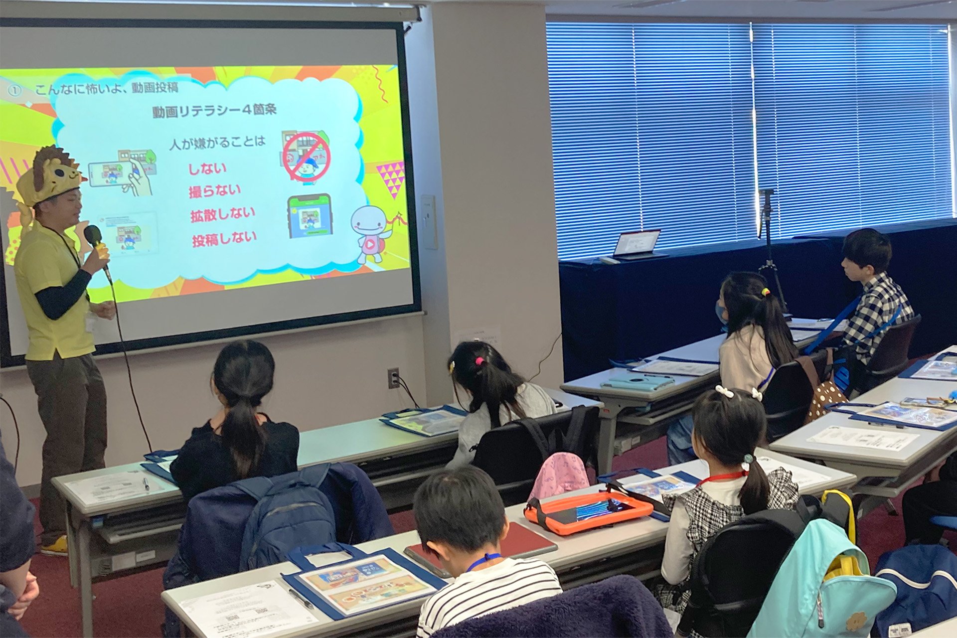 動画リテラシー講座を受ける子供達2