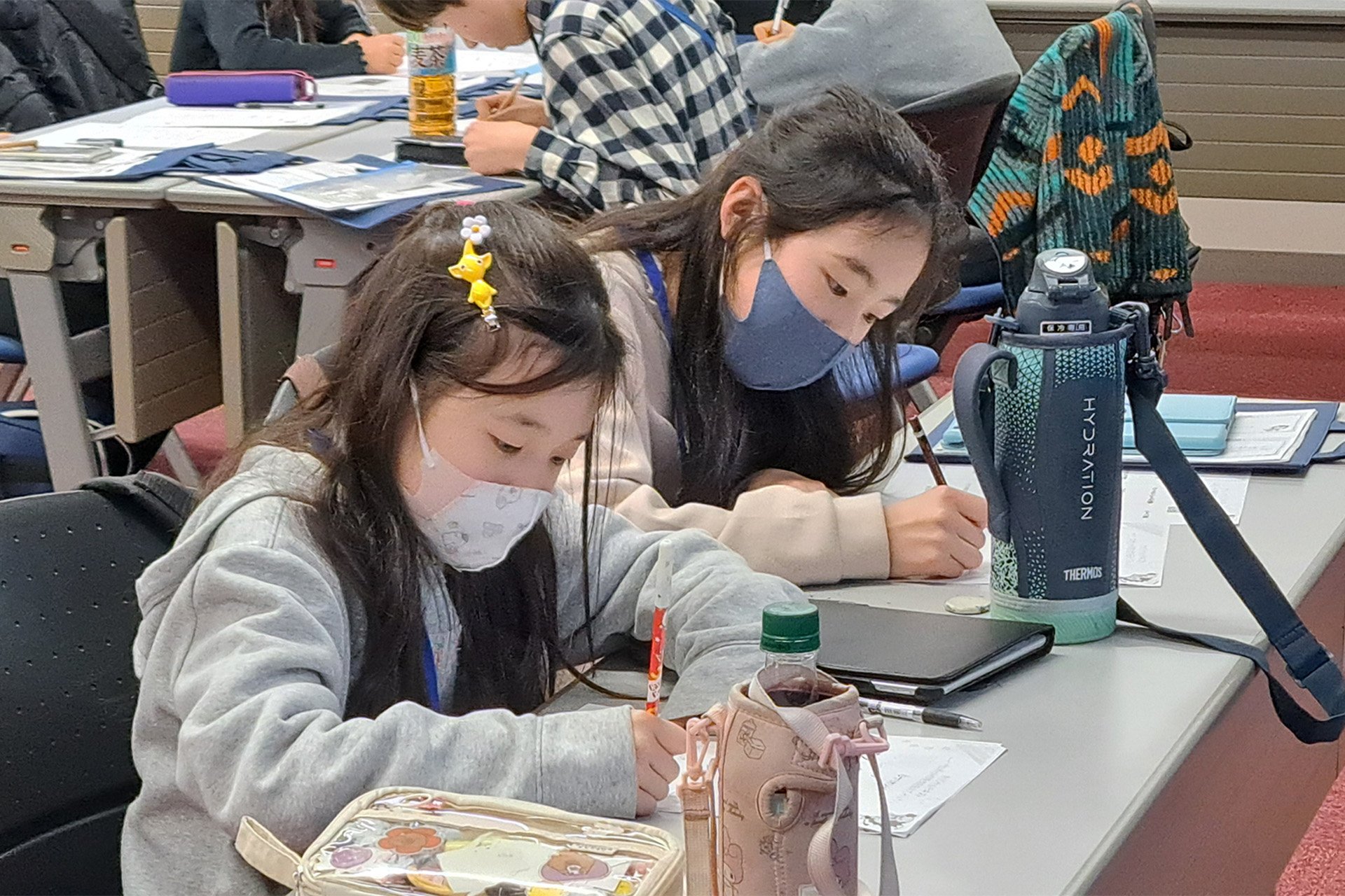 絵コンテを考える子供達