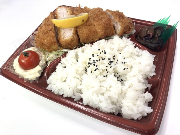 ダークオンで盛付けたお弁当