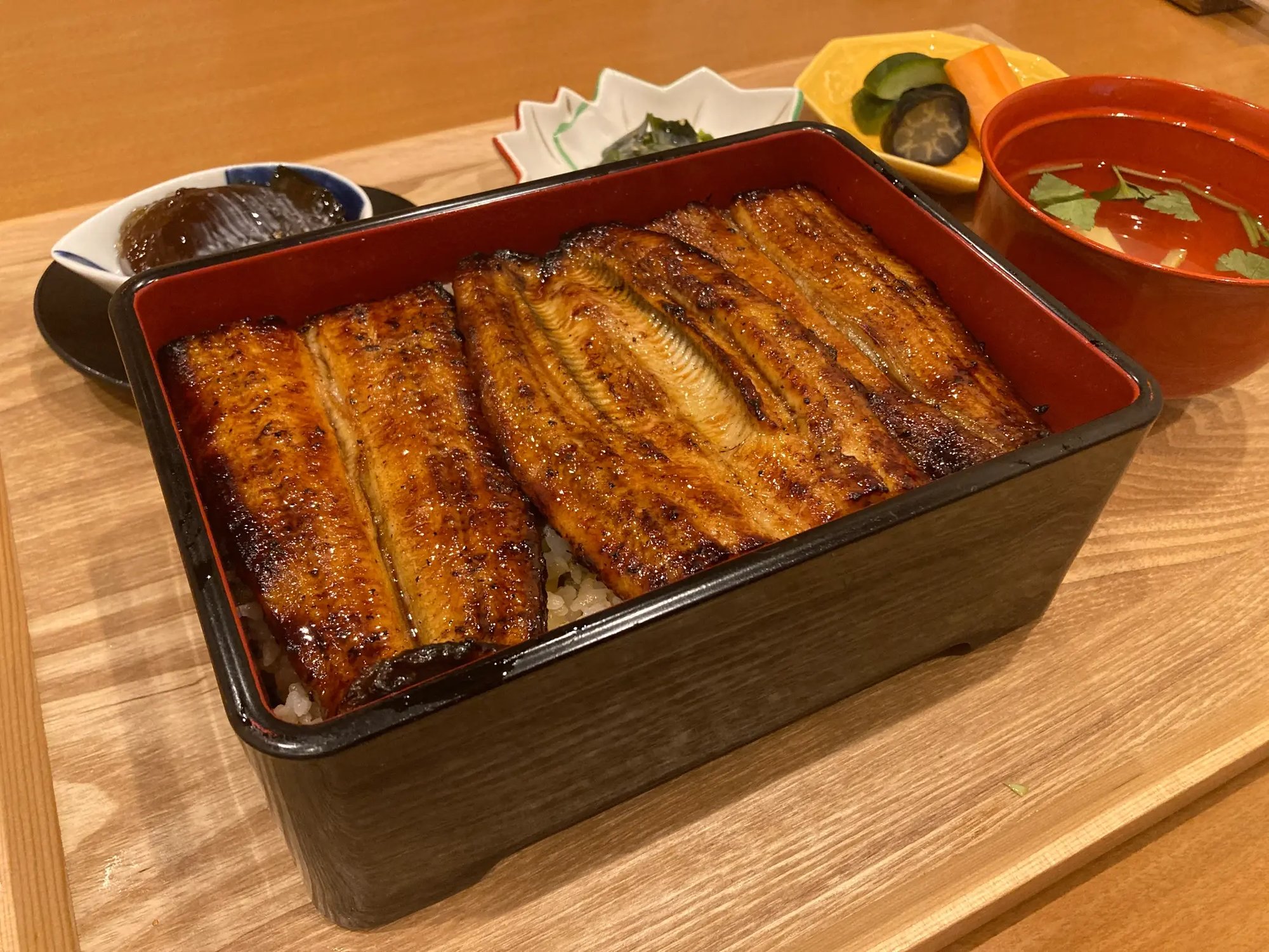 ご飯盛付けロボット Fuwarica GST-RRA｜鈴茂器工