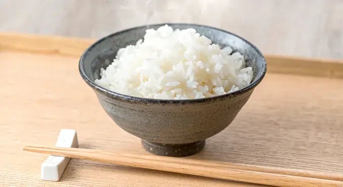 ご飯盛付けロボット Fuwarica｜鈴茂器工株式会社